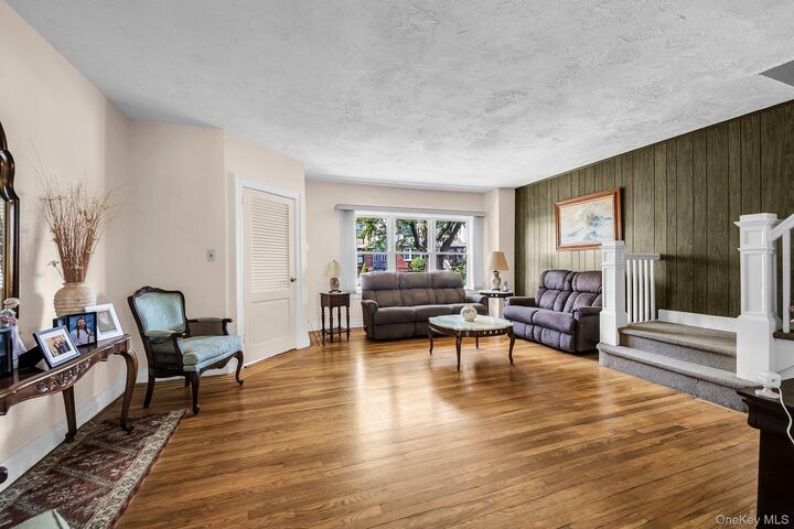 Property Photo: 1832 Narragansett Avenue Avenue NY 10461