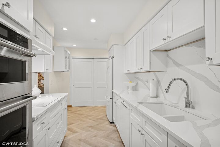 Property Photo:  1215 N Waterman Avenue 3L  IL 60004 