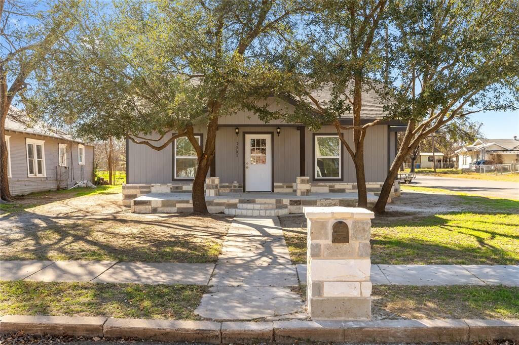 Property Photo:  1701 1st Street  TX 76801 