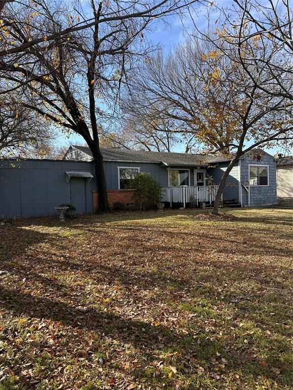 Property Photo: 426 Goodyear Street TX 75062