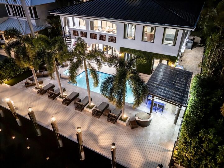 Property Photo:  2430 Castilla Isle  FL 33301 