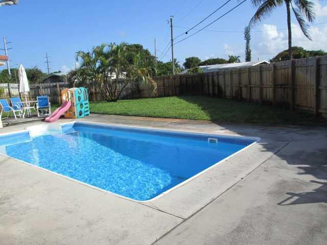 Property Photo: 4601 NE 15th Avenue FL 33064