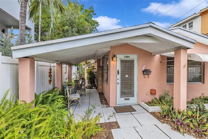 Property Photo:  1009 NE 6th Street  FL 33304 