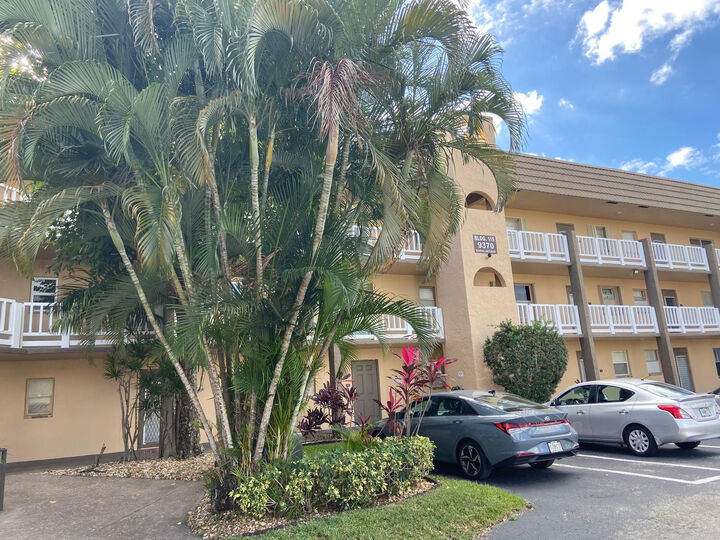 Property Photo:  9370 Sunrise Lakes Boulevard 105  FL 33322 