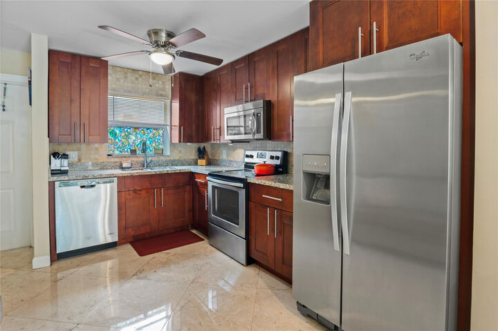 Property Photo:  811 W Oakland Park Boulevard F4  FL 33311 