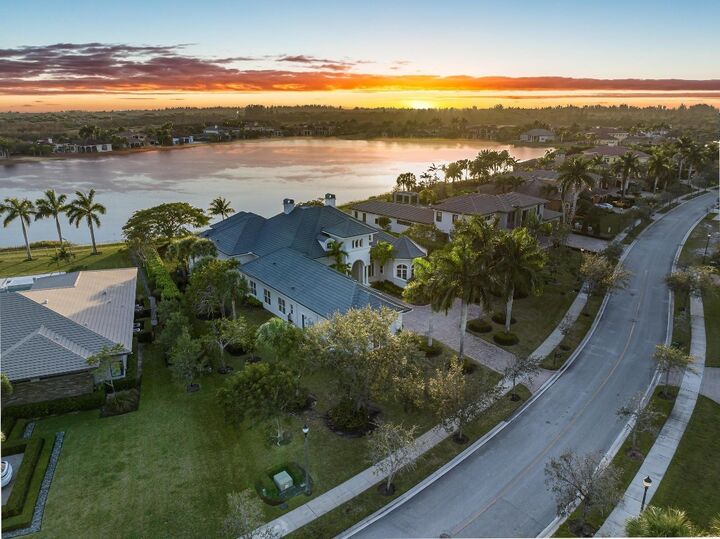 Property Photo:  3111 Lake Ridge Lane  FL 33332 