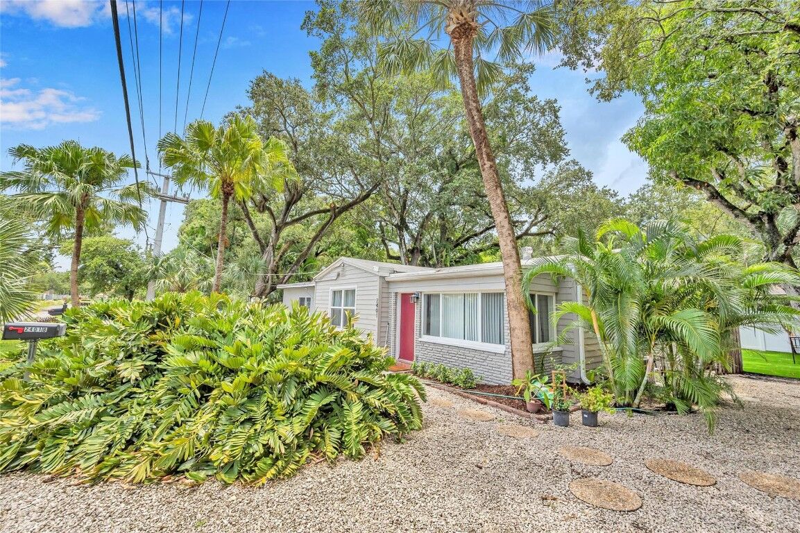 Property Photo: 2403 SW 15th Avenue FL 33315