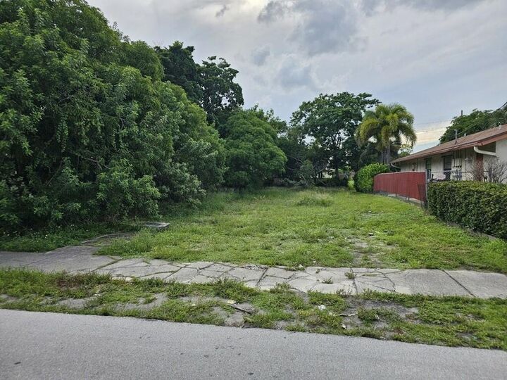 Property Photo: 265 NW 1st Avenue FL 33441