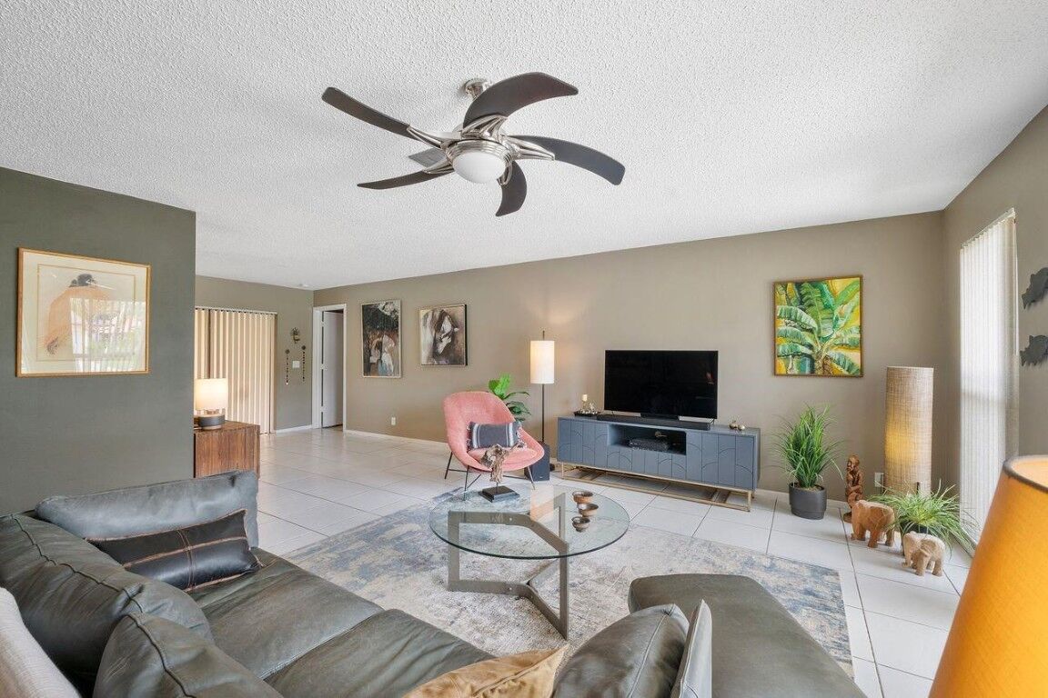 Property Photo: 6334 Winding Brooke Way FL 33484