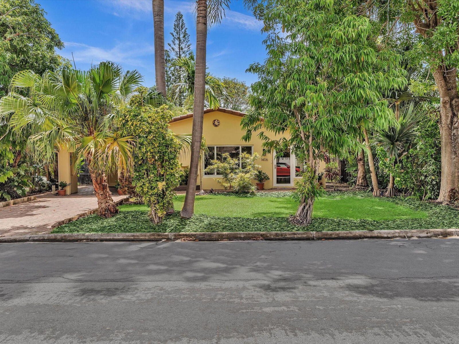 Property Photo: 1406 NE 16th Terrace FL 33304