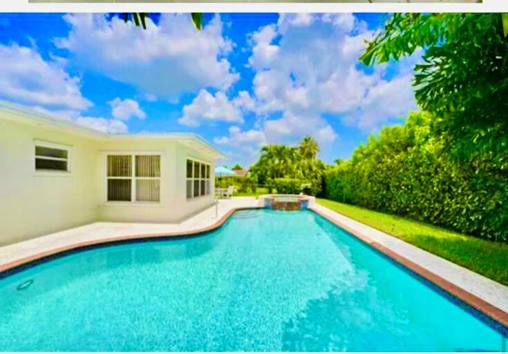 Property Photo: 988 SW 9th Avenue FL 33486