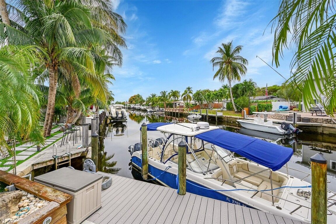 Property Photo:  581 SE 5th Avenue  FL 33060 