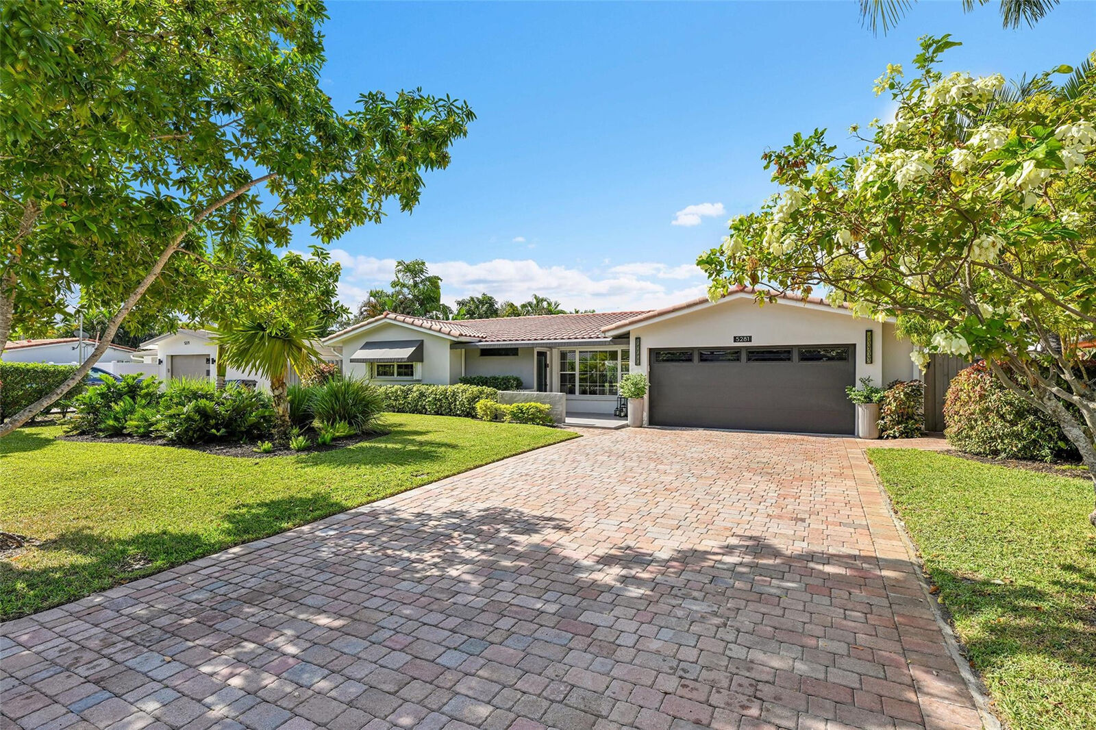 Property Photo: 5281 NE 19th Avenue FL 33308