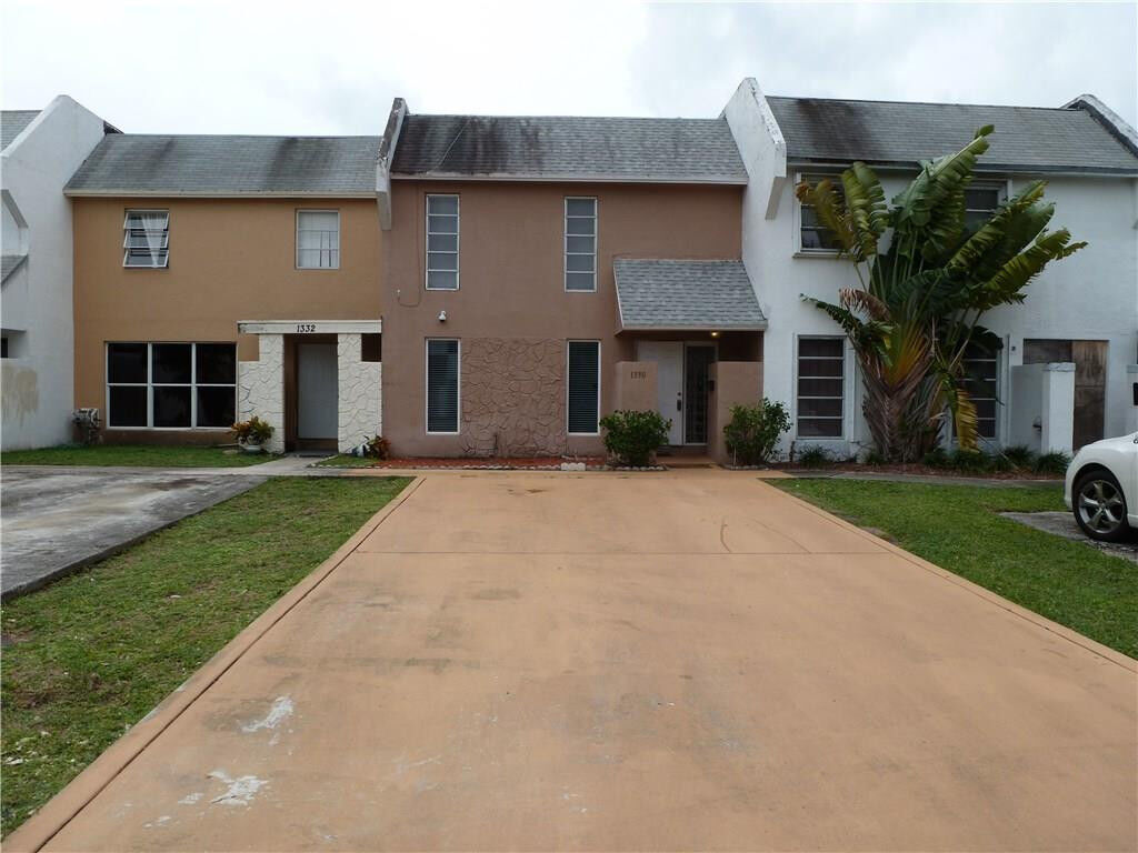 Property Photo: 1330 Silverado 1330 FL 33068