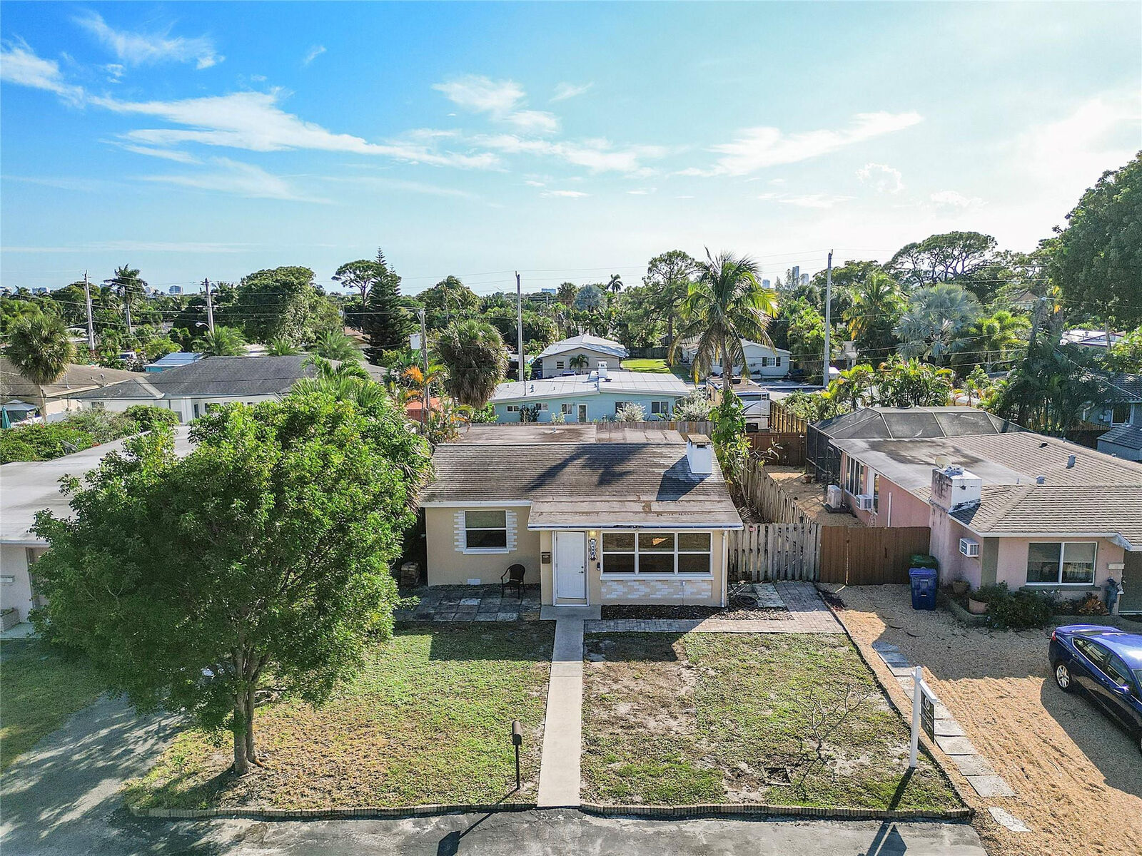 Property Photo:  1448 NE 24th Court  FL 33305 