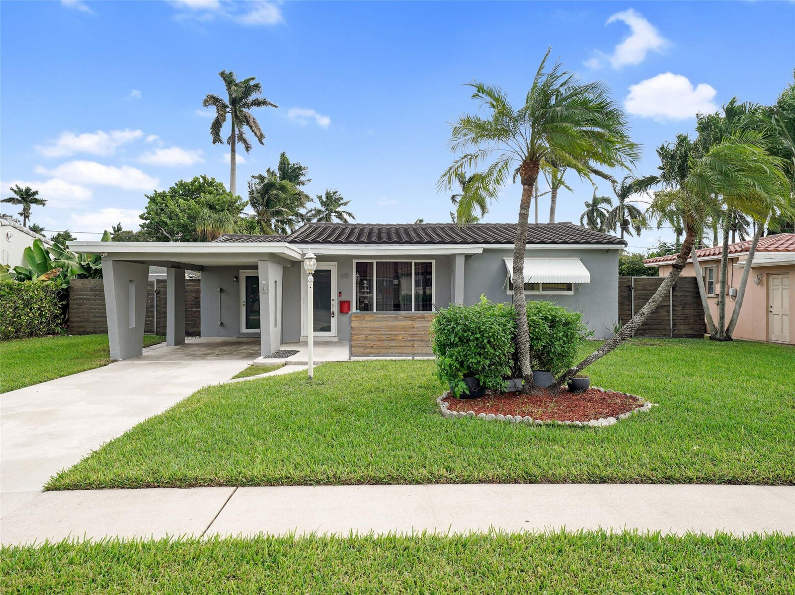 Property Photo:  615 N 32nd Avenue  FL 33021 