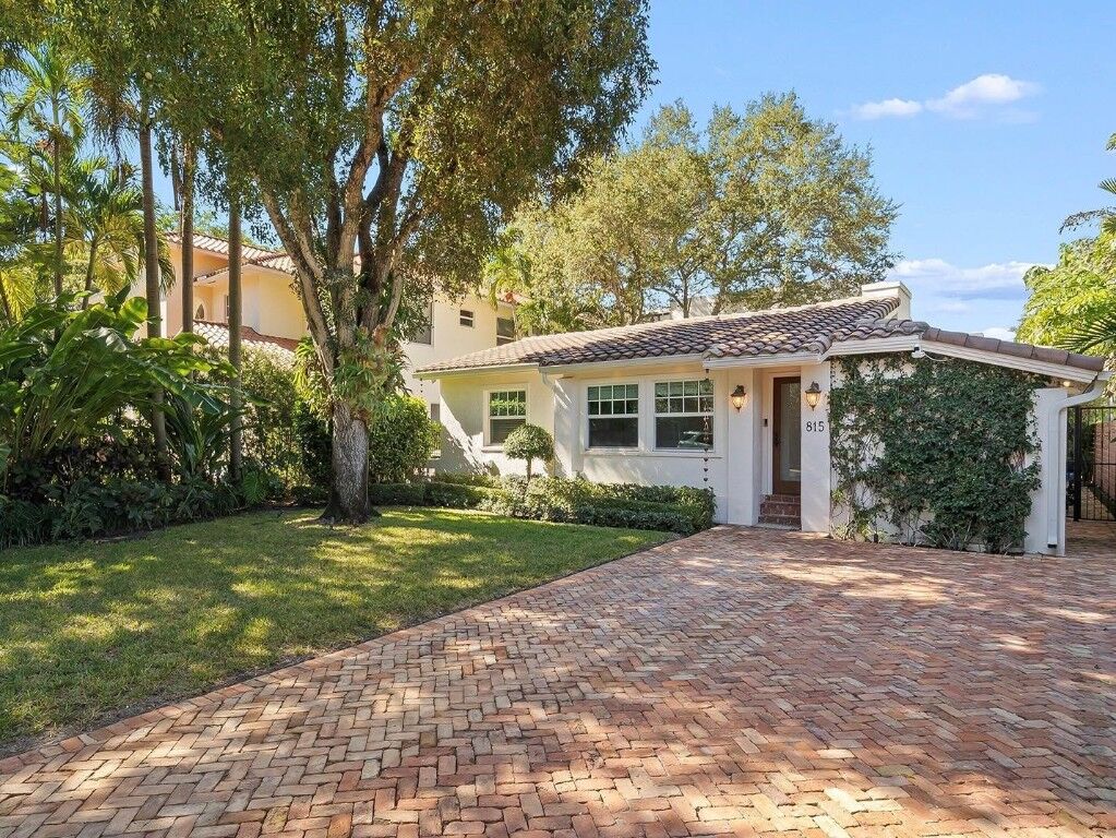 Property Photo:  815 SE 11th Avenue  FL 33316 