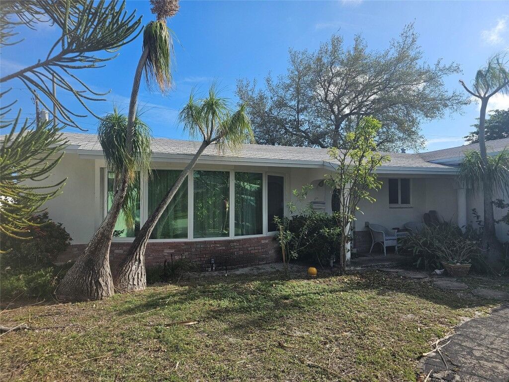 Property Photo: 5260 NE 17th Avenue FL 33334