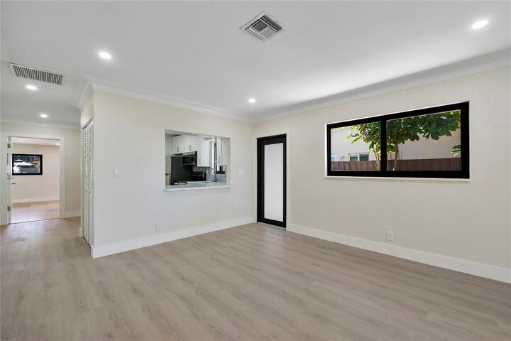 Property Photo: 617 NE 38th Street FL 33334