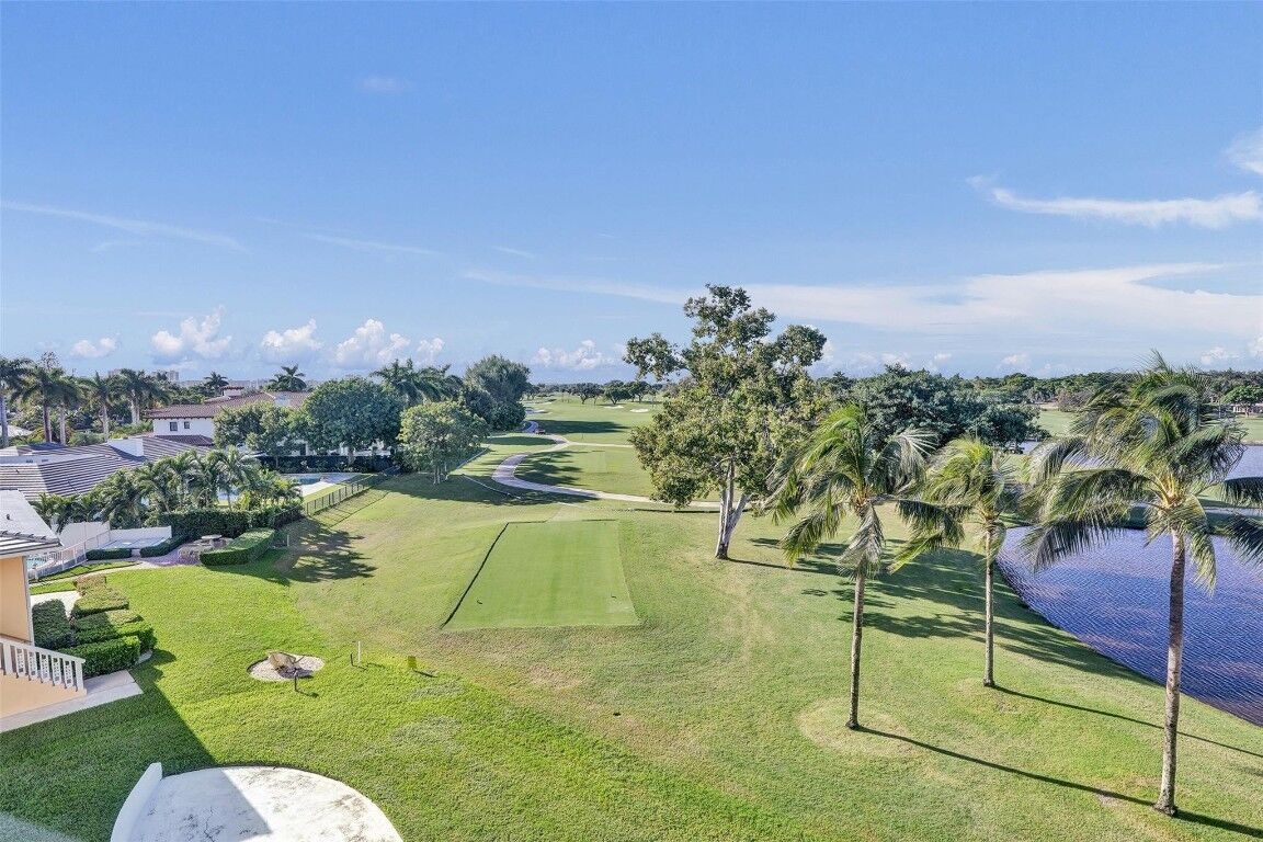 Property Photo: 2500 NE 48 Lane 403 FL 33308