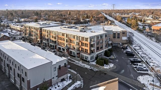 Property Photo:  2051 Villa Road 401  MI 48009 