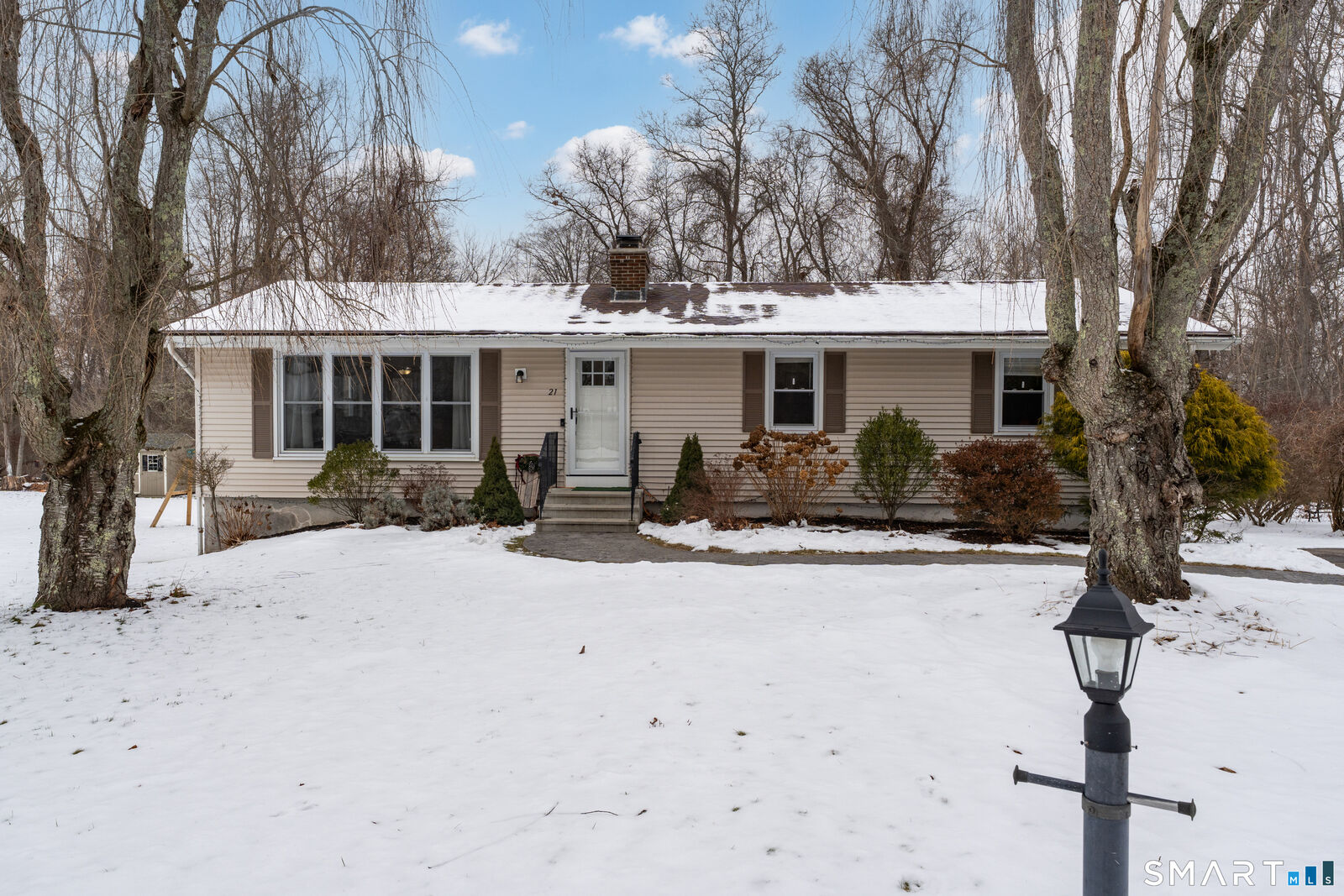 Property Photo: 21 Oakridge Drive CT 06335