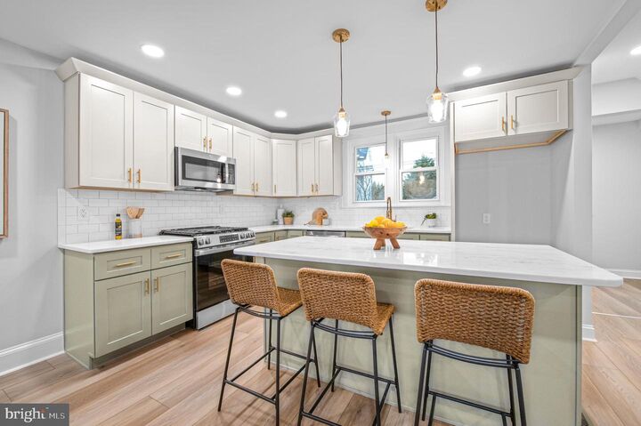 Property Photo:  220 N Rolling Road  PA 19064 