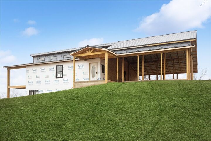 Property Photo:  6115 32nd Ave  IA 52332 