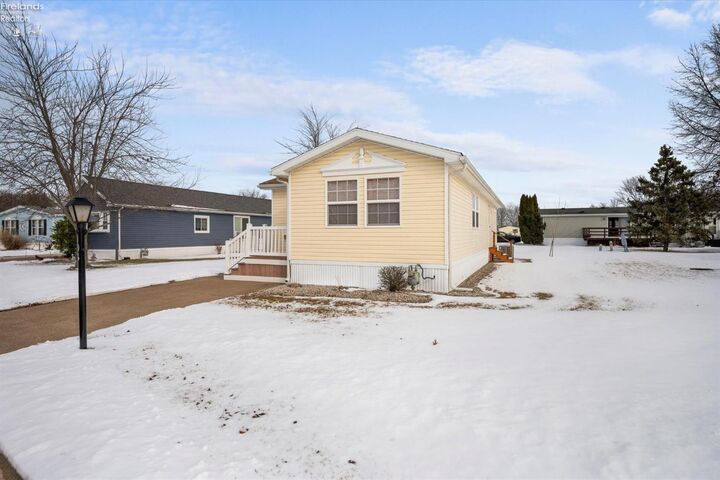 Property Photo:  104 W Bass Circle  OH 43440 