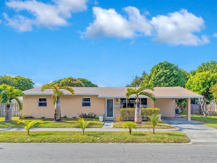 Property Photo:  1249 SW 35th Ave  FL 33312 