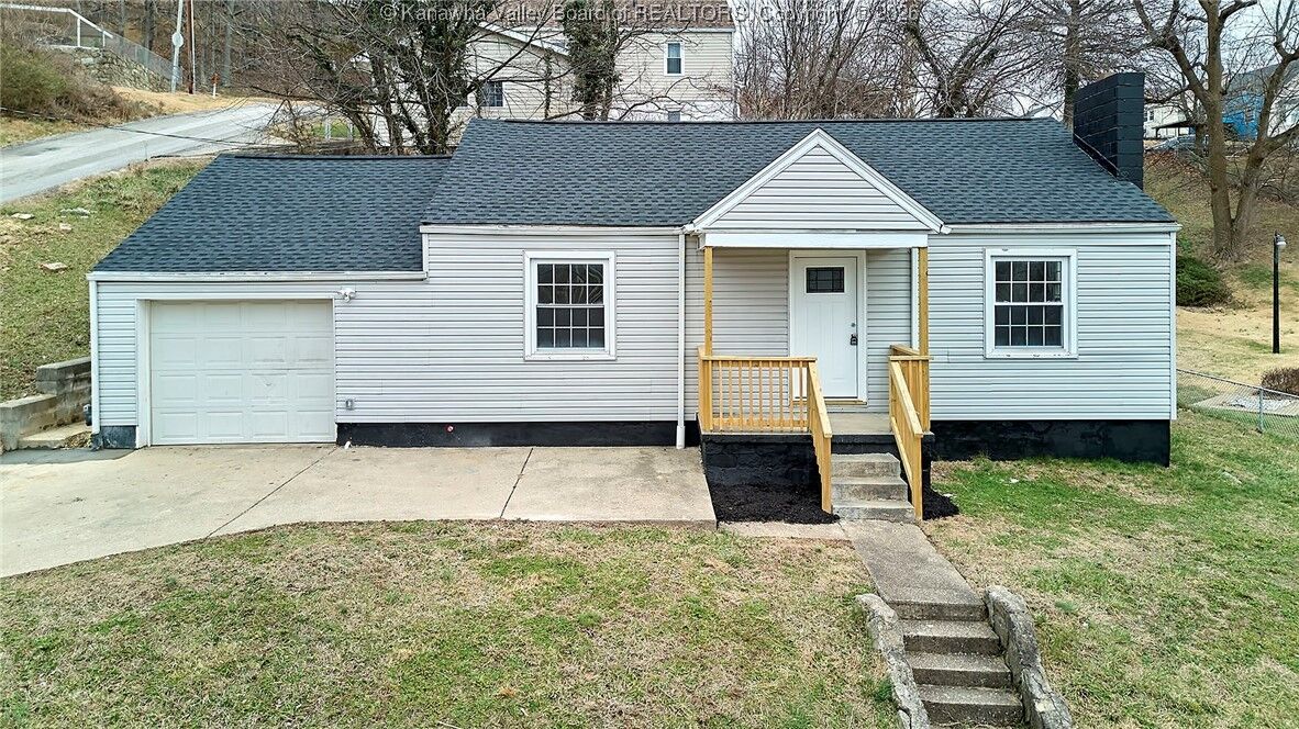 Property Photo:  810 Hillsdale Drive  WV 25302 