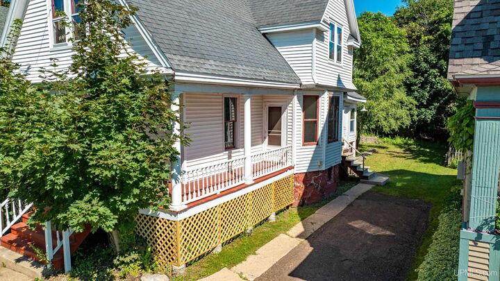 Property Photo:  1115 Summit Street  MI 49930 