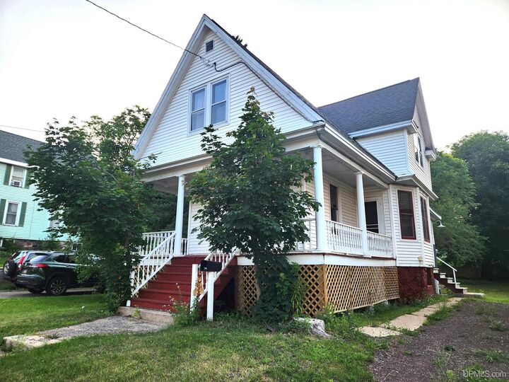 Property Photo:  1115 Summit Street  MI 49930 