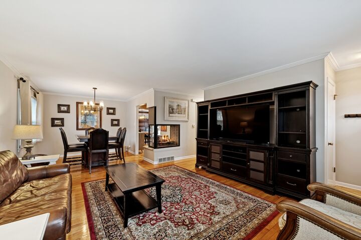 Property Photo:  151 Walton Street  IL 60010 