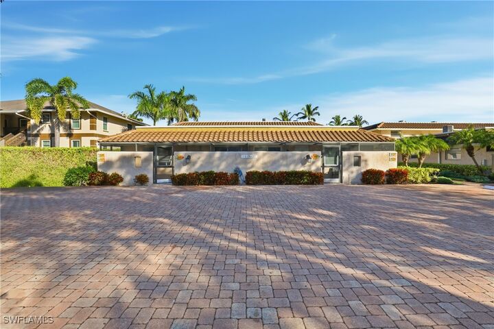 Property Photo:  1519 Chesapeake Avenue B-5  FL 34102 