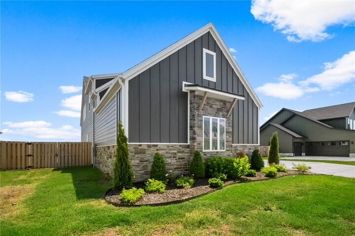 Property Photo:  891 Greenhorn Street  AR 72712 