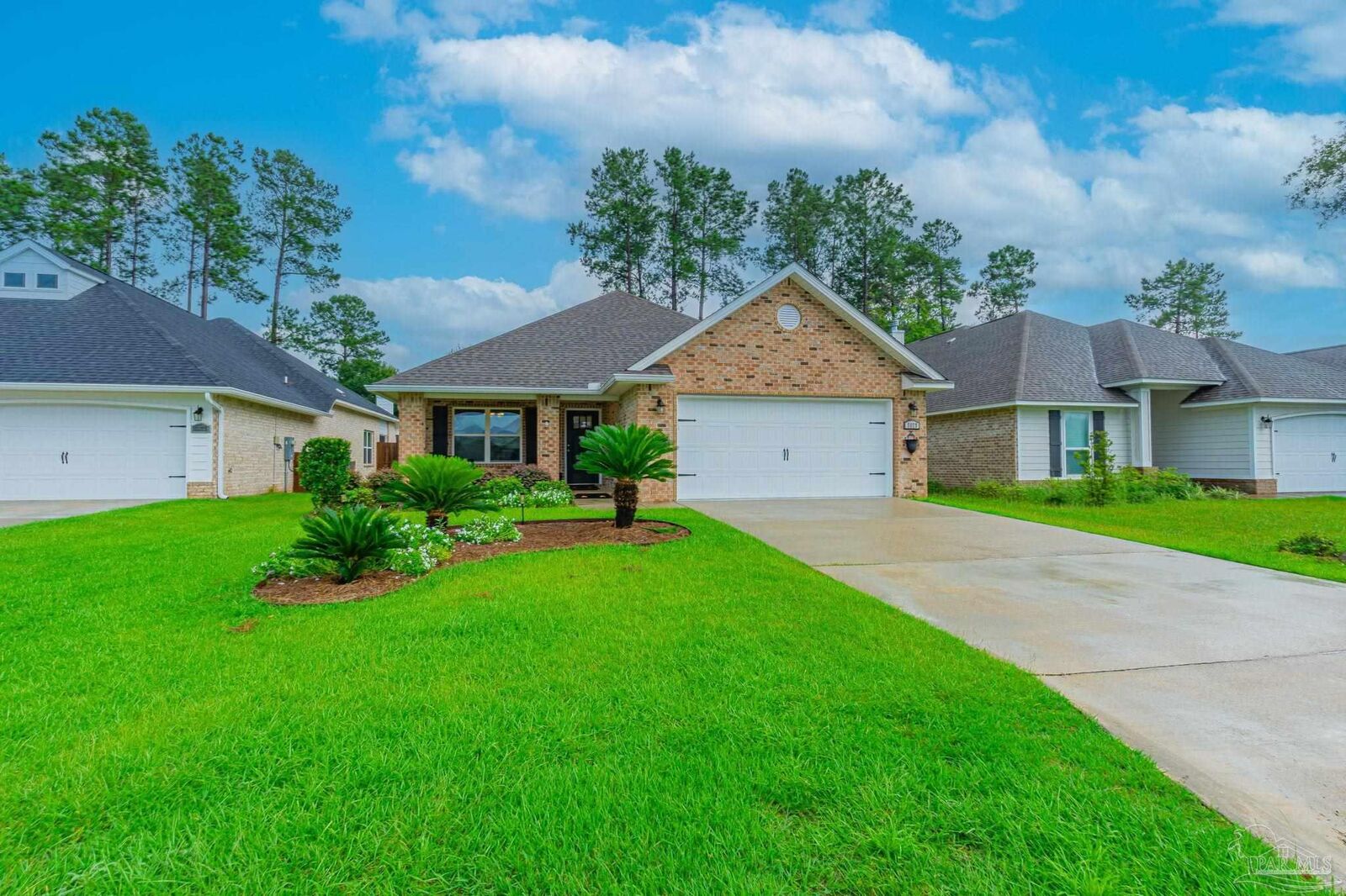 Property Photo: 5679 Dunridge Dr FL 32571