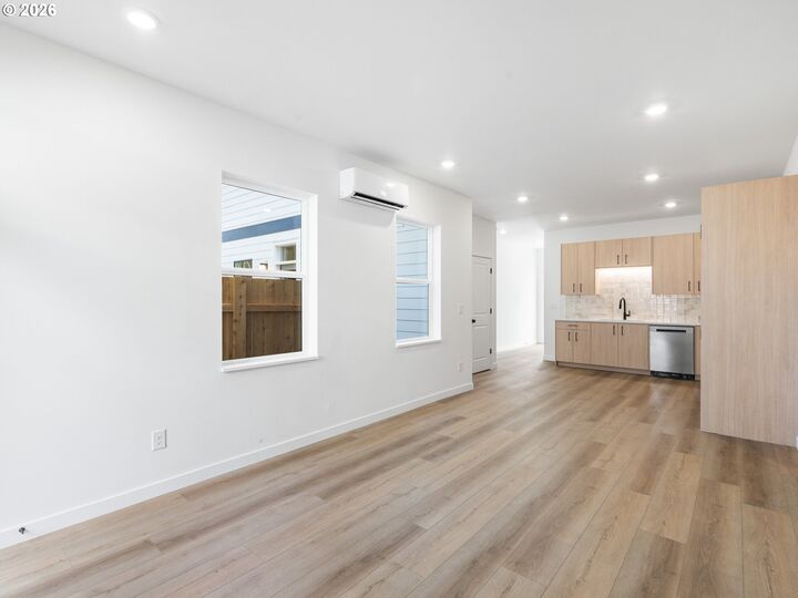 Property Photo:  3855 N Willis Blvd 6  OR 97217 