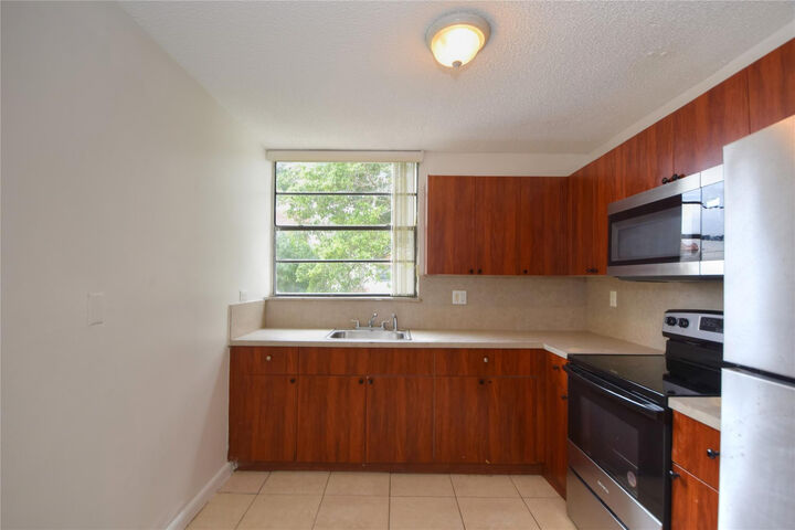Property Photo:  1790 NW 55th Avenue 202  FL 33313 