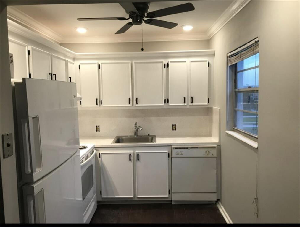 Property Photo:  33 Mansfield A 33  FL 33434 