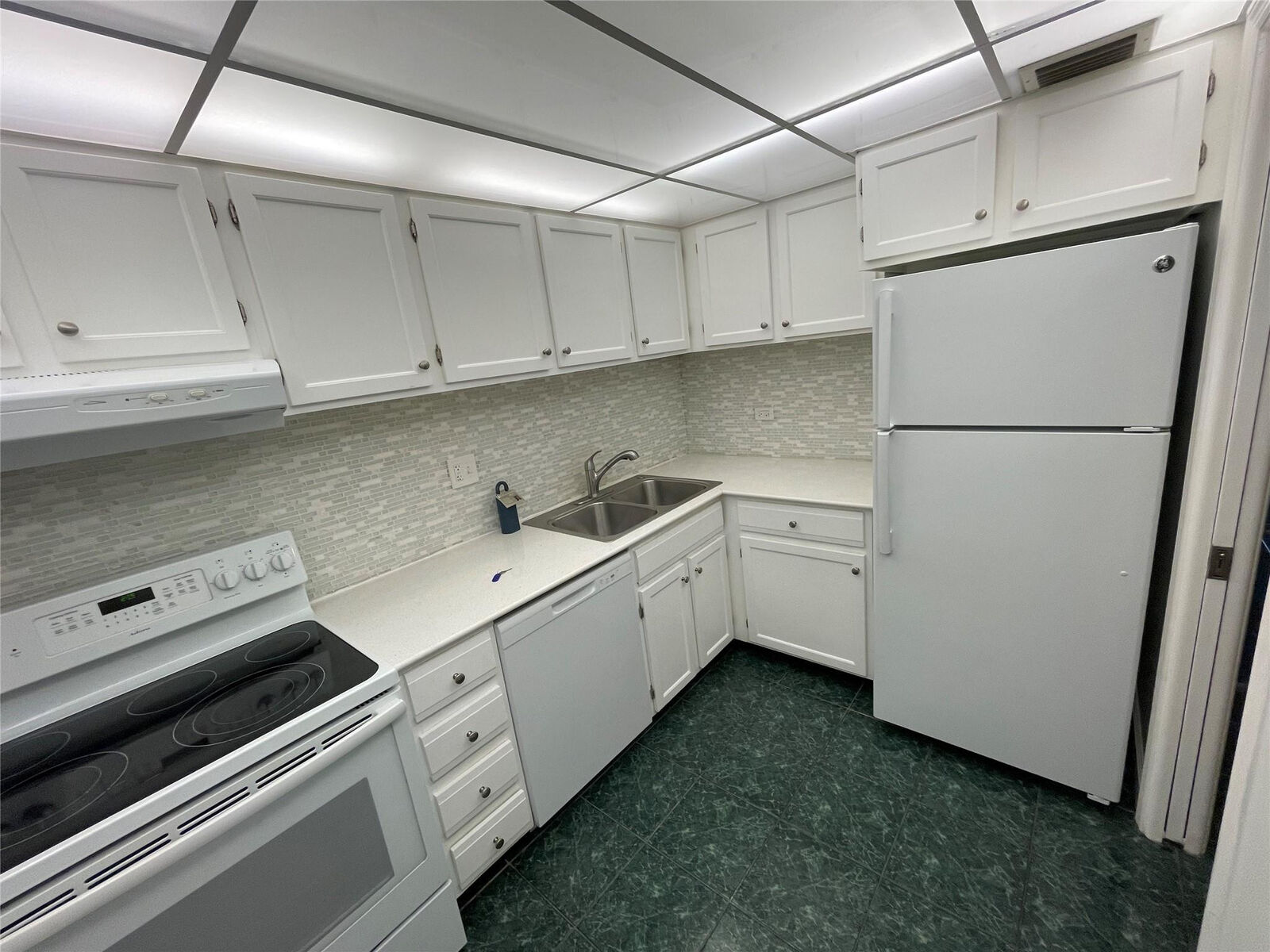 Property Photo:  3740 Inverrary Drive 2Y  FL 33319 