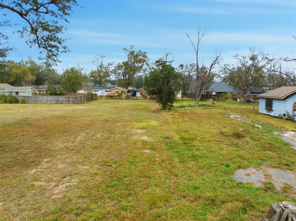 Property Photo:  705 Derouen Street  LA 70607 