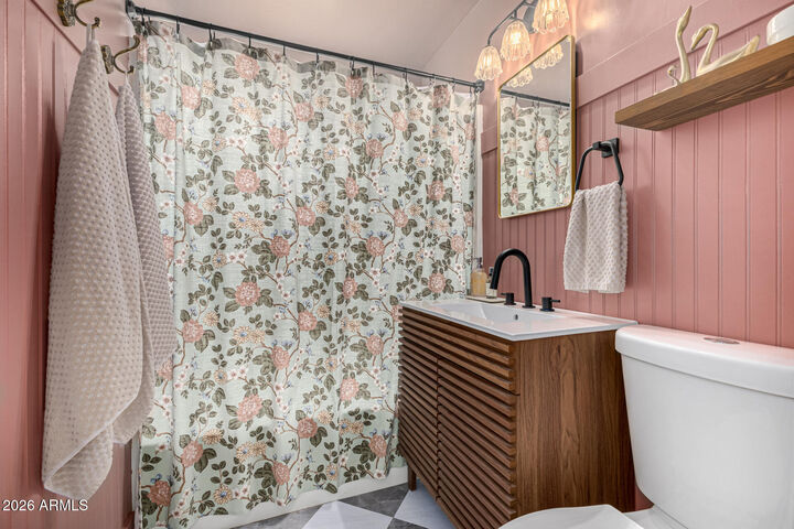 Property Photo:  811 E El Caminito Drive  AZ 85020 