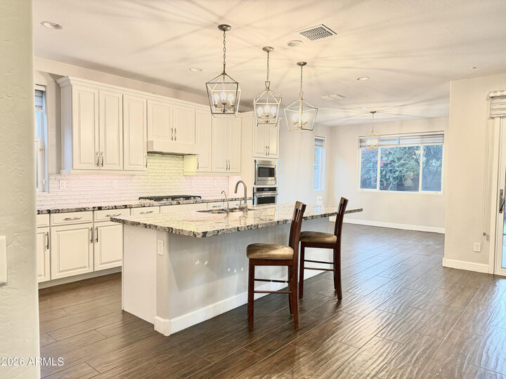 Property Photo:  1732 W Myrna Lane  AZ 85284 