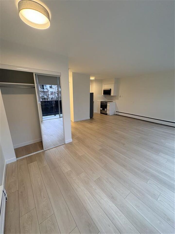 Property Photo:  1326 W 13th Avenue 303  BC V6H 1N7 