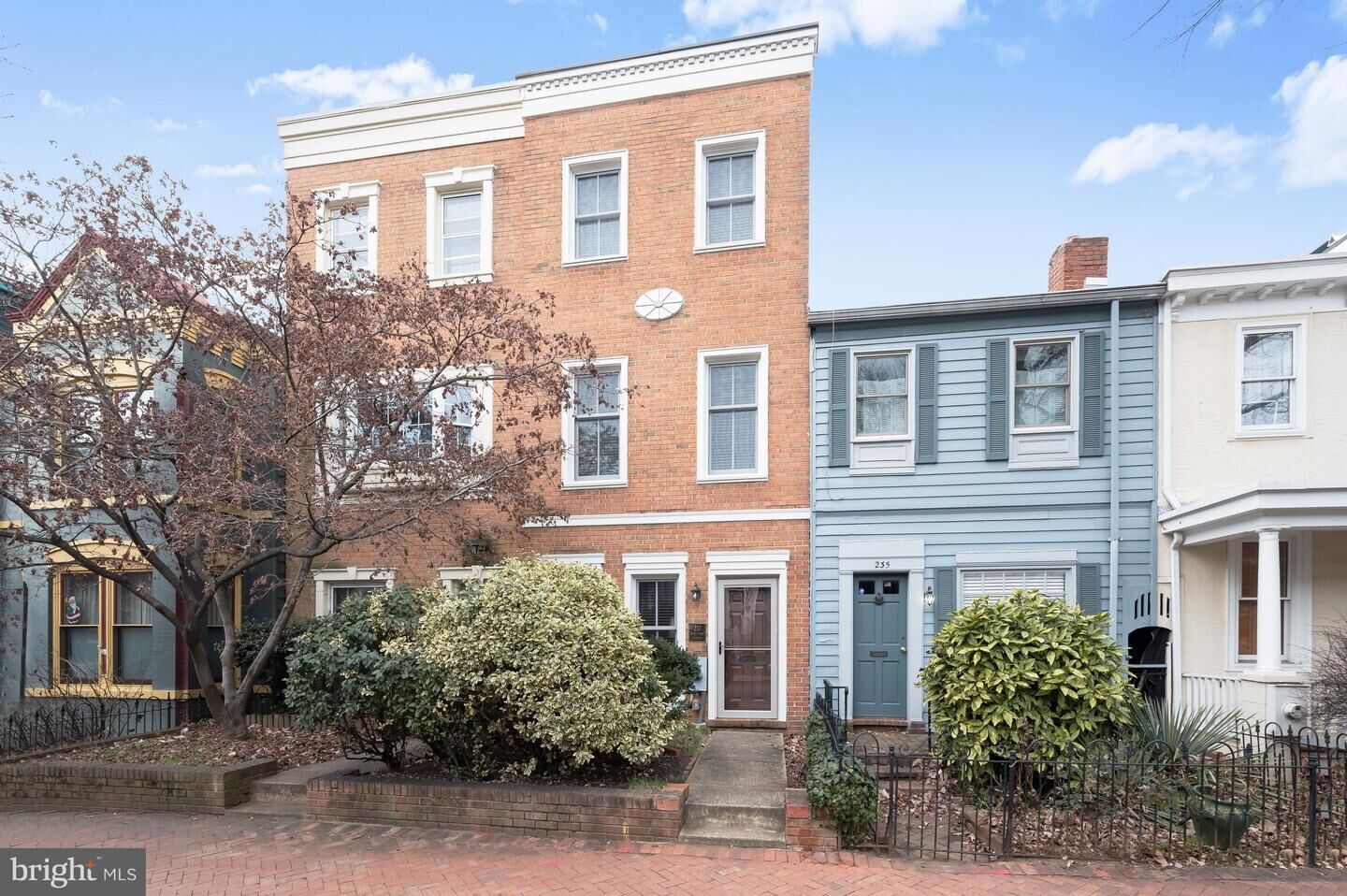 Property Photo:  237 10th Street SE  DC 20003 