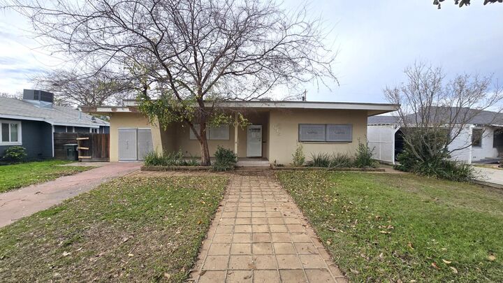 Property Photo:  3015 N Adoline Avenue  CA 93705 