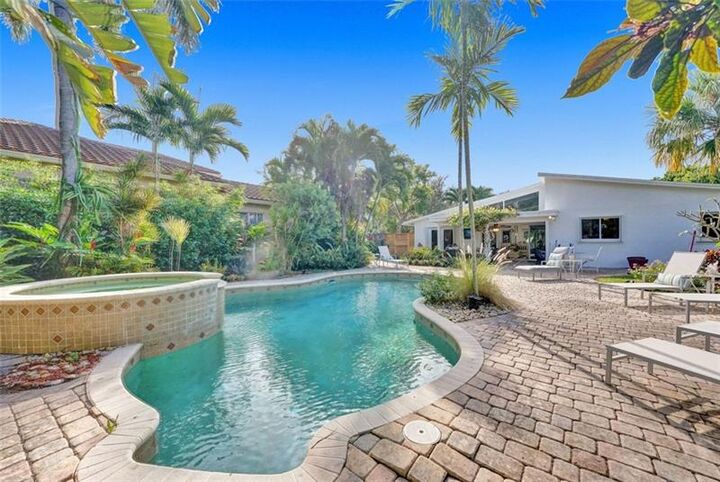 Property Photo:  2525 SE 7th Dr  FL 33062 