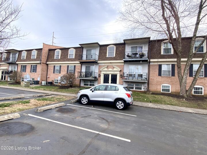 Property Photo:  206 Flanders Ct 8  KY 40218 