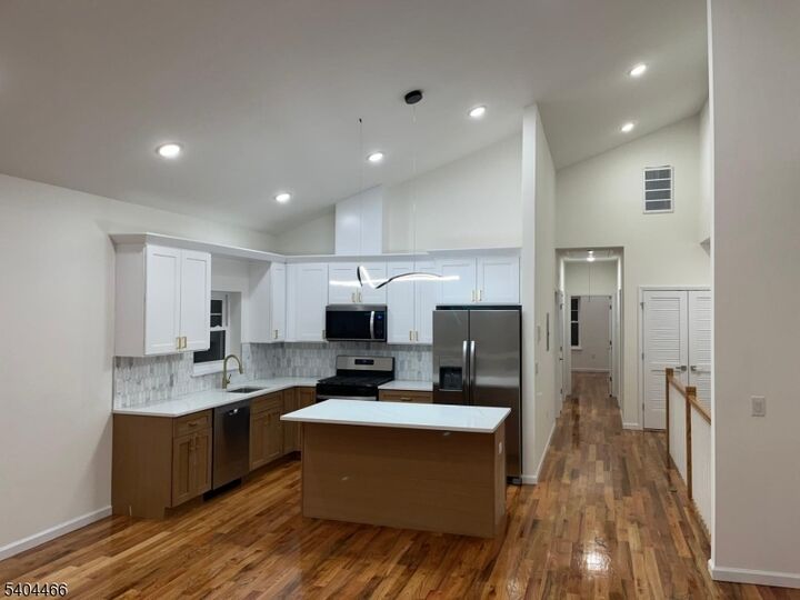 Property Photo:  121 Osborne Ter  NJ 07108 